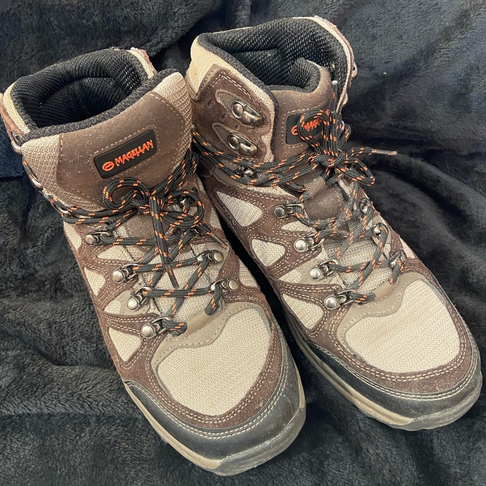 Magellan Outdoors Seguin Hiking/Hunting Mid Sized Boots Mens Size 9 #152996